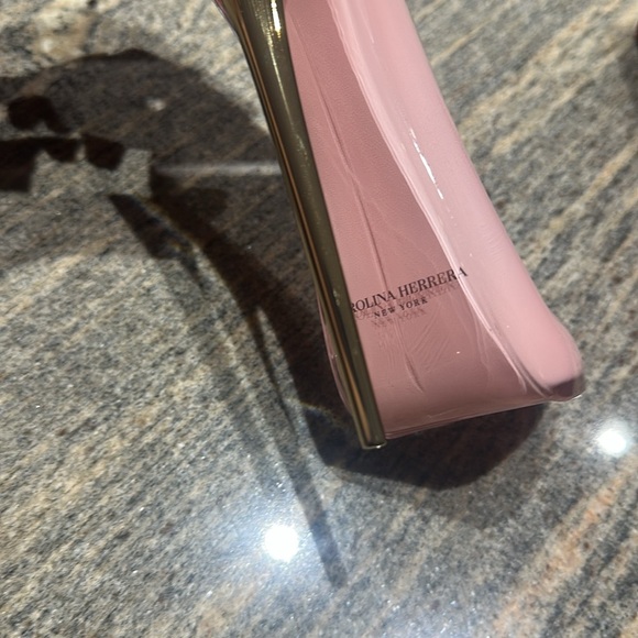 Elegant Pink and Black Stiletto Heel Perfume Bottle - Picture 4 of 9